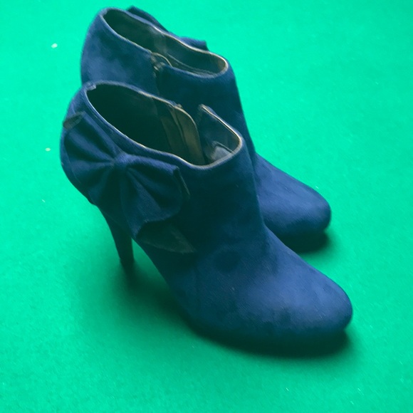 Heels - Picture 2 of 2